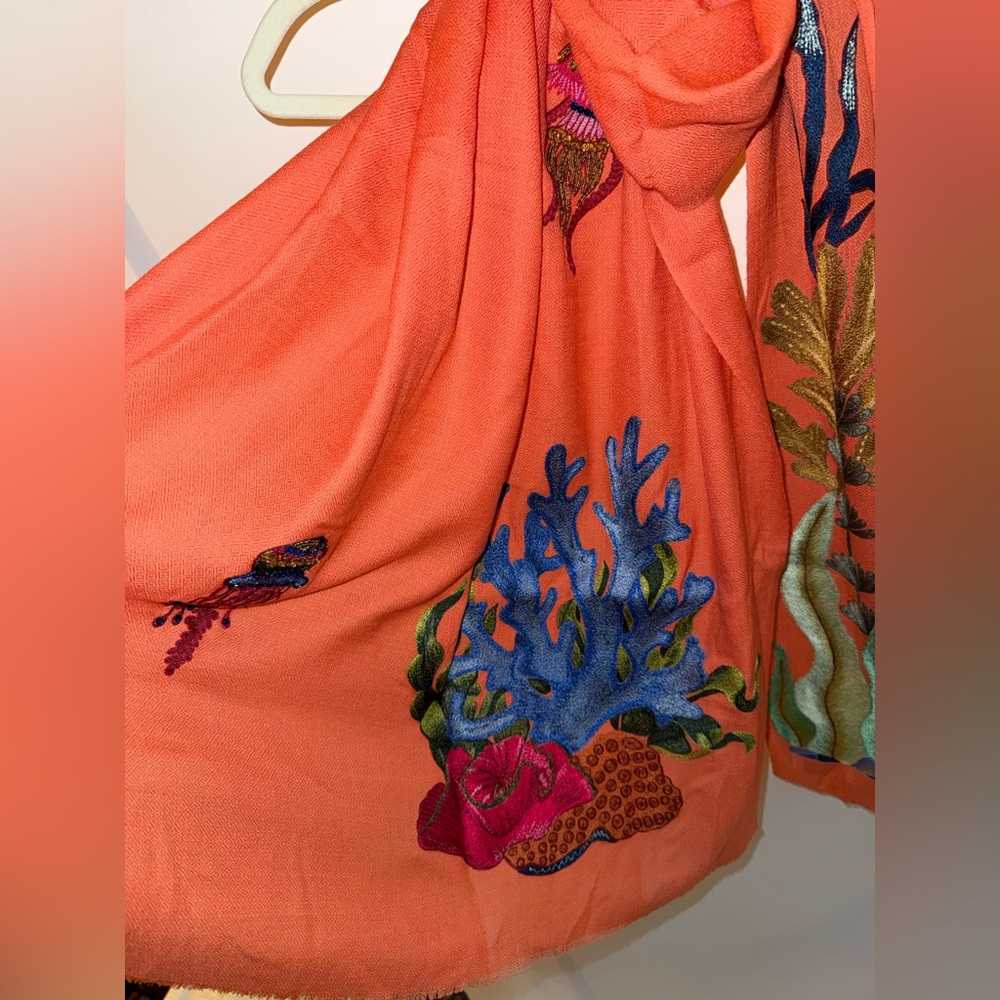 JANAVI CORAL COUTURE STOLE IN CORAL MULTI - Picture 5 of 12